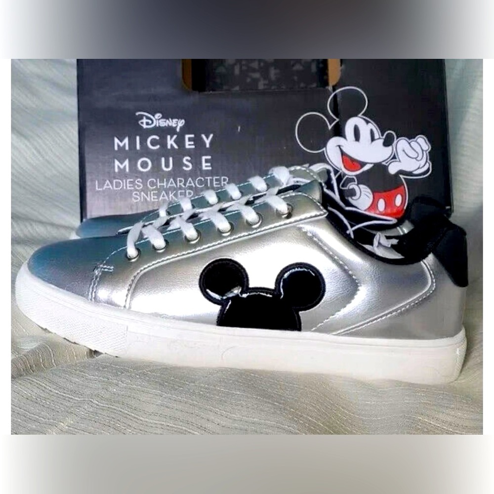 Mickey Mouse women’s sneaker size 7
